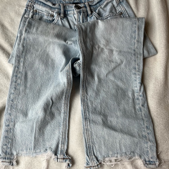 American Eagle Highest Rise 90’s Boyfriend Jean - Picture 2 of 6
